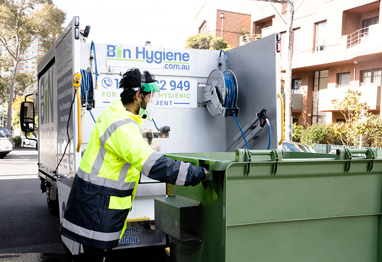 Preparing the waste bin for deodorizing after washing it